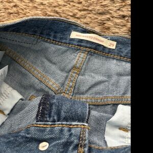 High waisted straight cut Levi’s jeans. Worn once